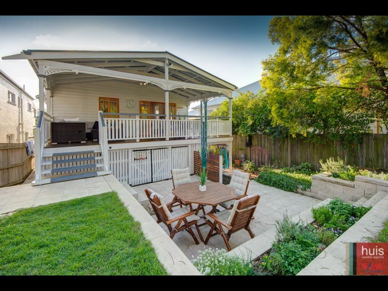 25 Uxbridge St, Grange QLD 4051