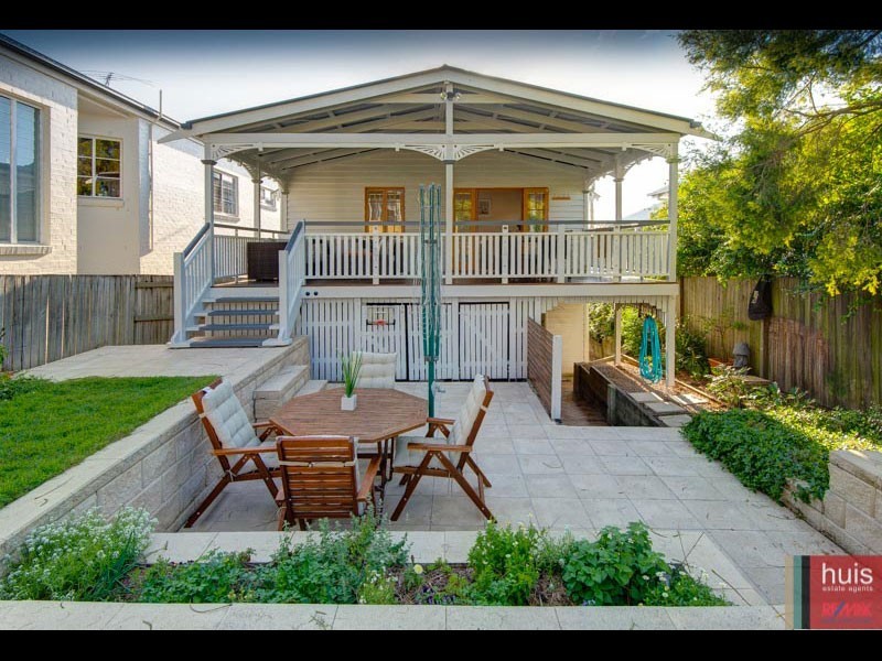 25 Uxbridge St, Grange QLD 4051