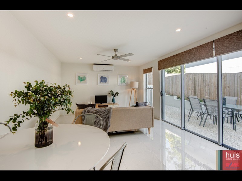 2/42 Latimer St, Holland Park QLD 4121