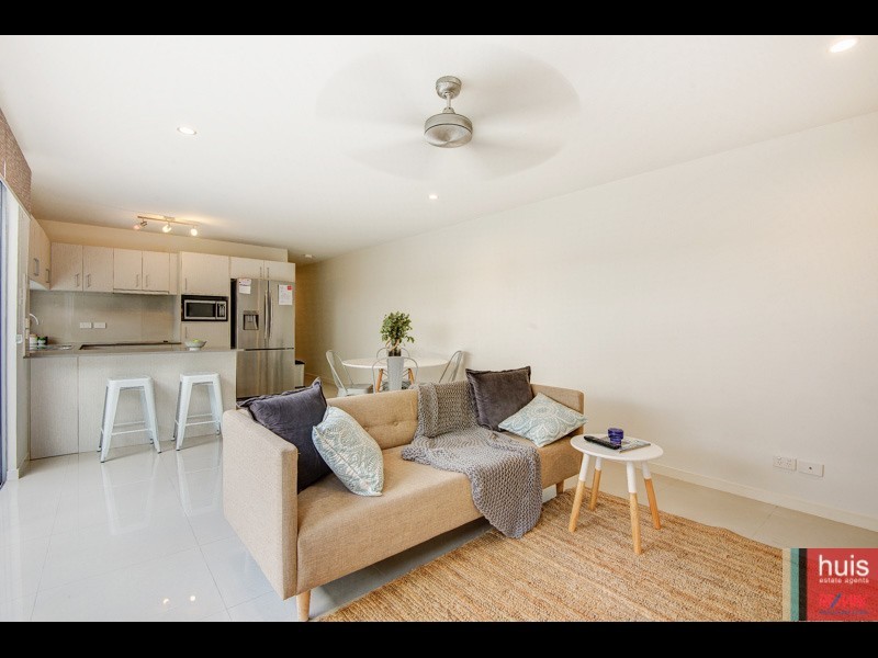 2/42 Latimer St, Holland Park QLD 4121