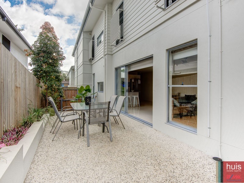 2/42 Latimer St, Holland Park QLD 4121