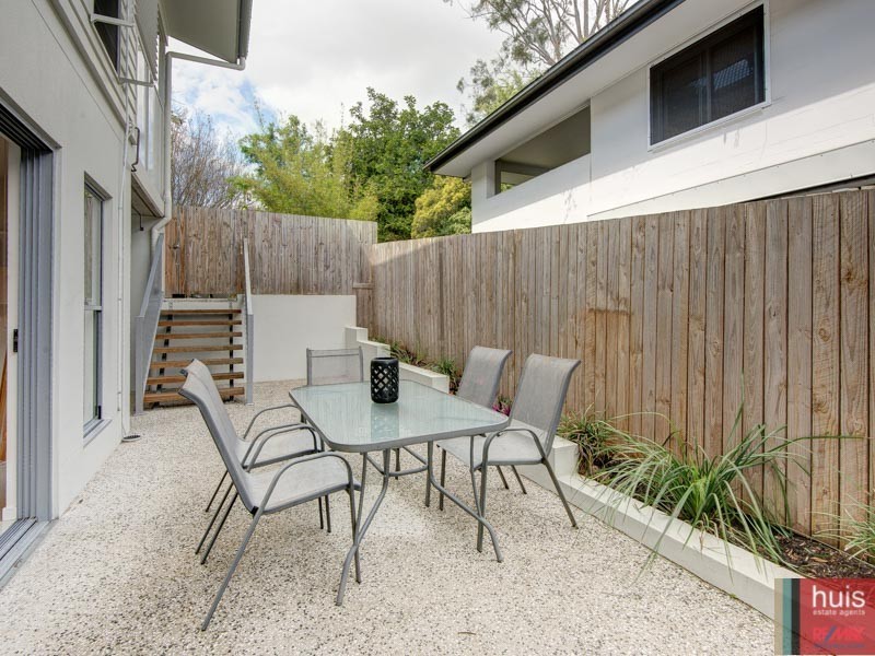 2/42 Latimer St, Holland Park QLD 4121