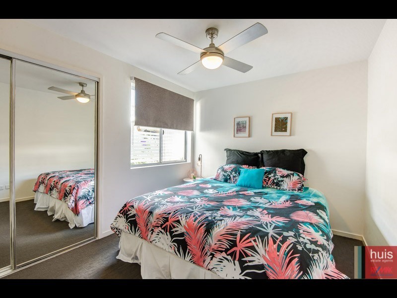 2/42 Latimer St, Holland Park QLD 4121