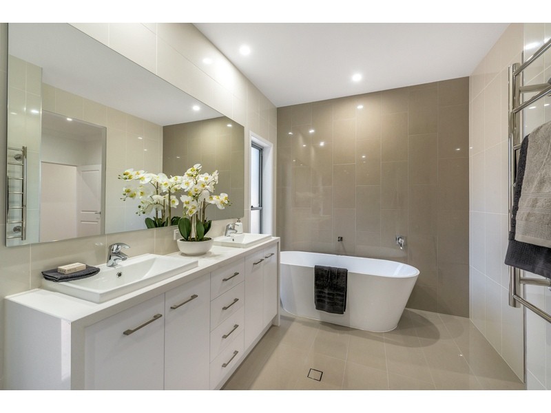 37 Gunnin Street, Fig Tree Pocket QLD 4069