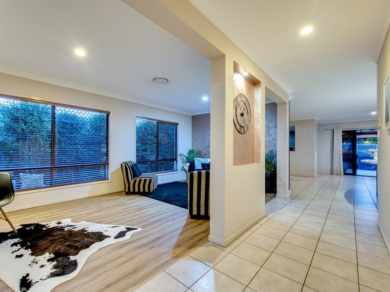 7 Parkside Place, Forest Lake QLD 4078