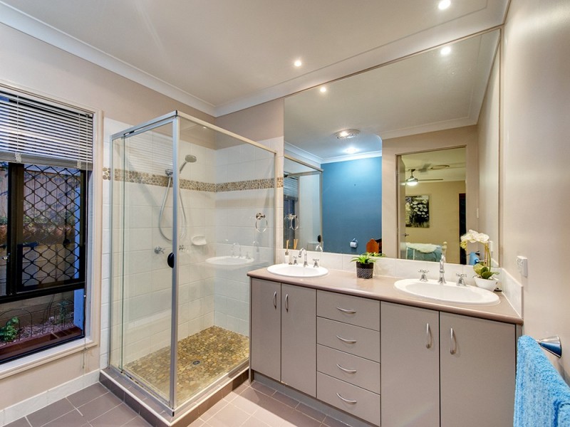 7 Parkside Place, Forest Lake QLD 4078