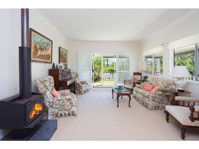 138 Mirbelia Street West, Kenmore Hills QLD 4069