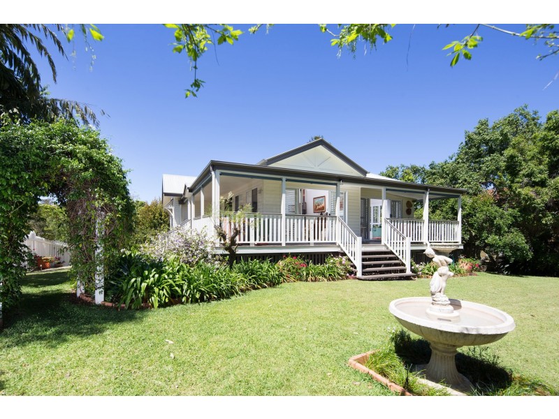 138 Mirbelia Street West, Kenmore Hills QLD 4069