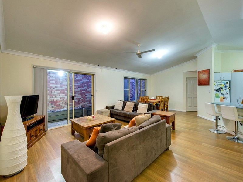 9 Cambridge Cr, Forest Lake QLD 4078