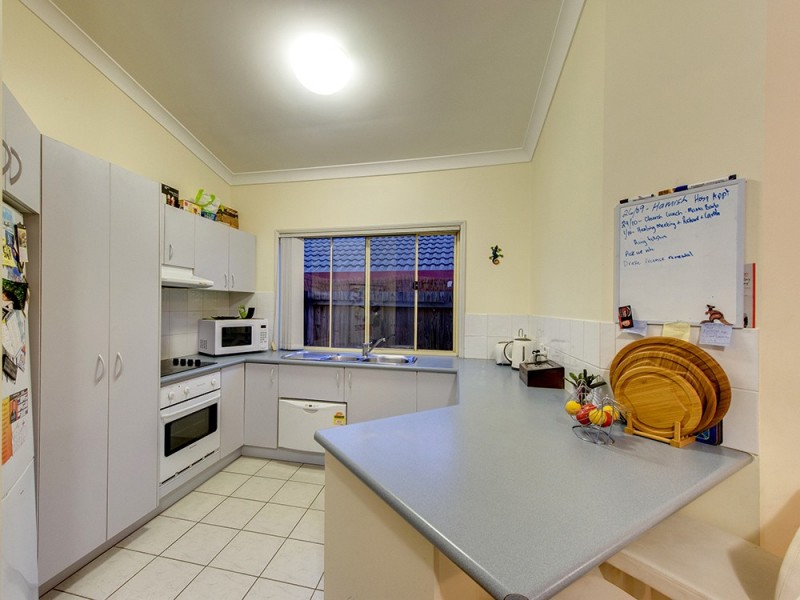 9 Cambridge Cr, Forest Lake QLD 4078