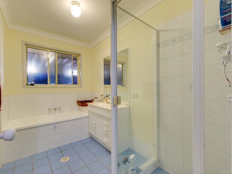 9 Cambridge Cr, Forest Lake QLD 4078