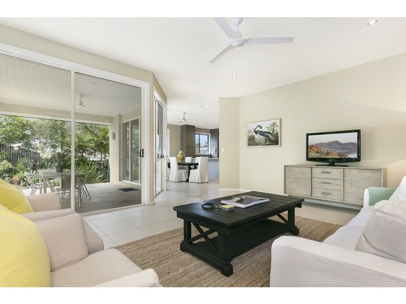 2/7 Scenic Rd, Kenmore QLD 4069