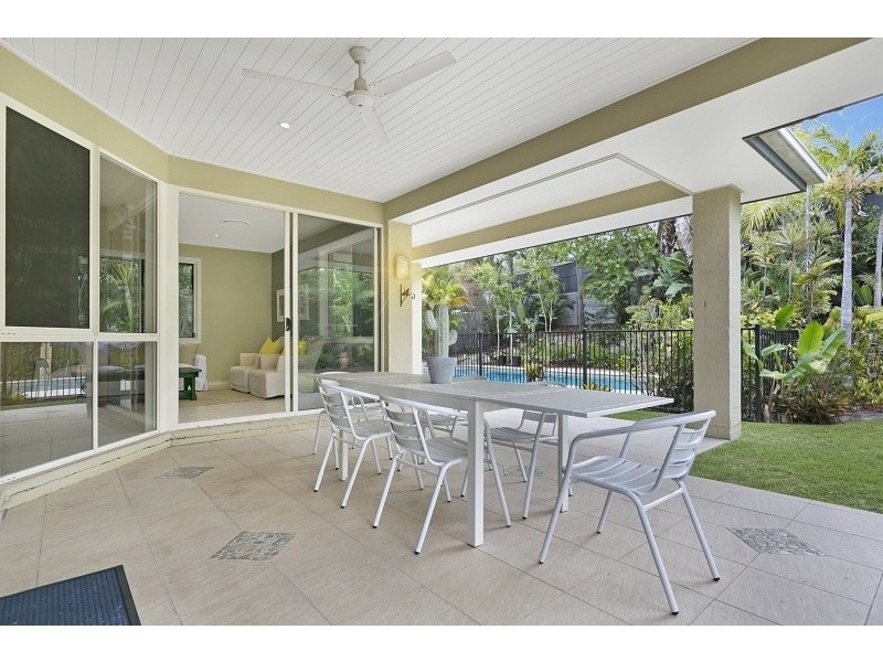 2/7 Scenic Rd, Kenmore QLD 4069