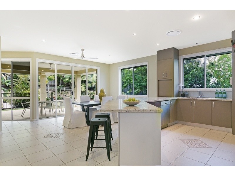 2/7 Scenic Rd, Kenmore QLD 4069