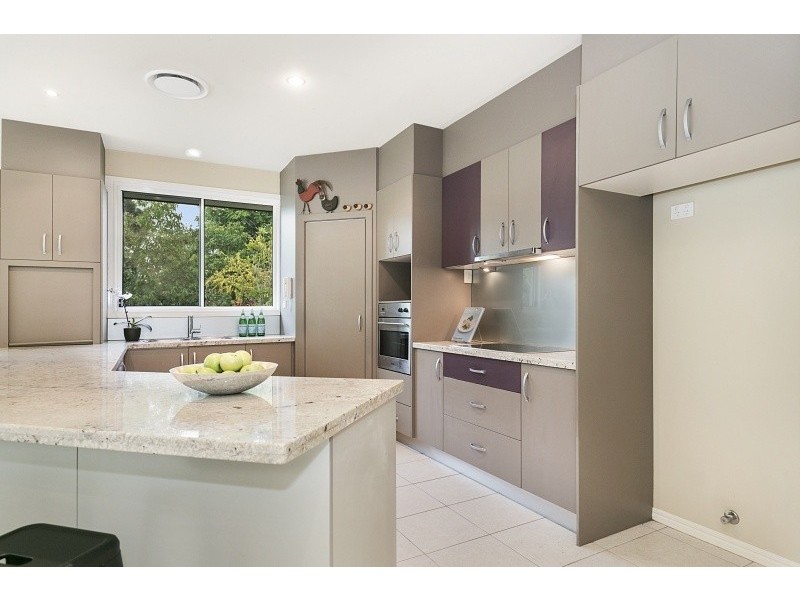 2/7 Scenic Rd, Kenmore QLD 4069