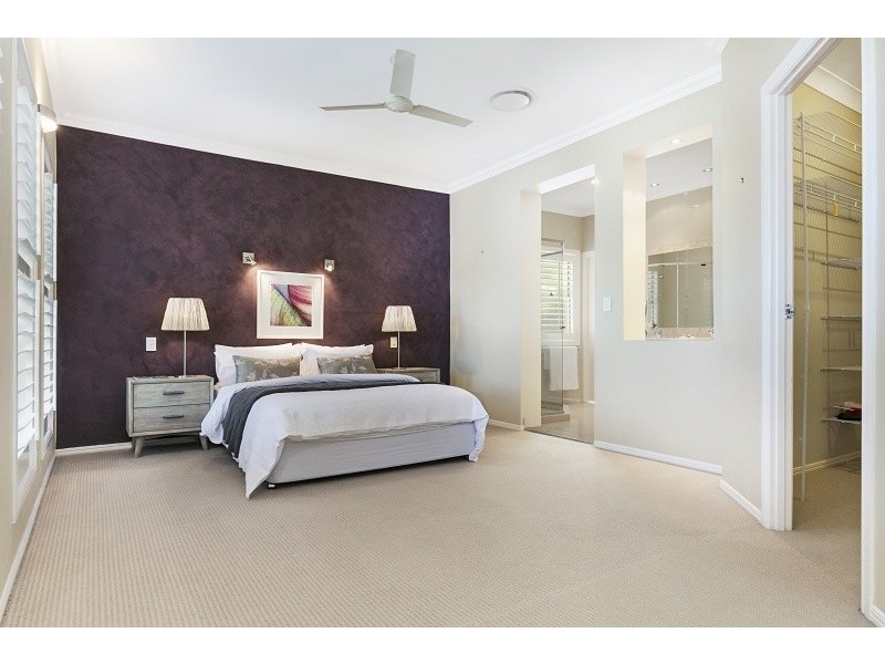 2/7 Scenic Rd, Kenmore QLD 4069