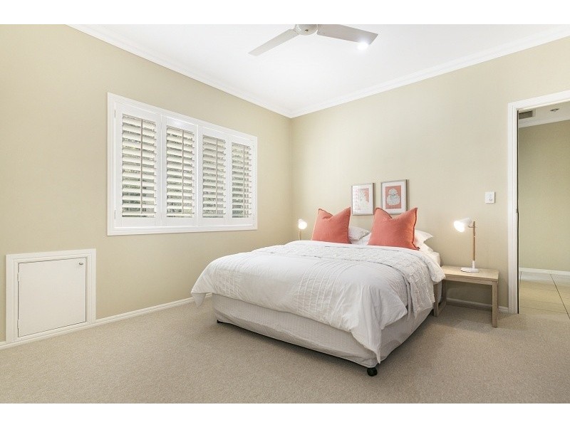 2/7 Scenic Rd, Kenmore QLD 4069