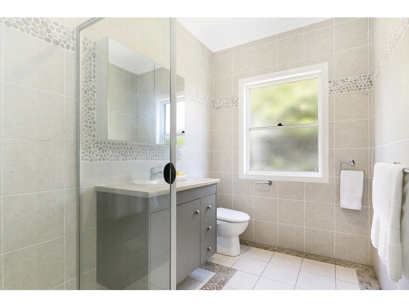 2/7 Scenic Rd, Kenmore QLD 4069