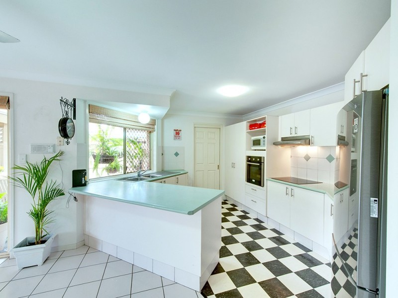 32 Collingrove Place, Forest Lake QLD 4078