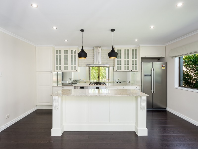 7 Stralock Street, Chapel Hill QLD 4069