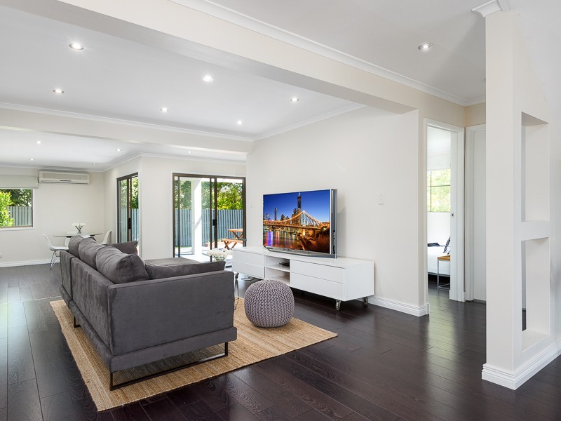 7 Stralock Street, Chapel Hill QLD 4069