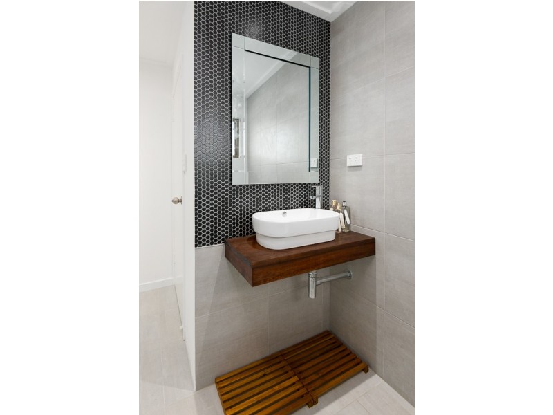 7 Stralock Street, Chapel Hill QLD 4069