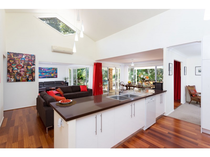 141 Mirbelia St West, Kenmore Hills QLD 4069