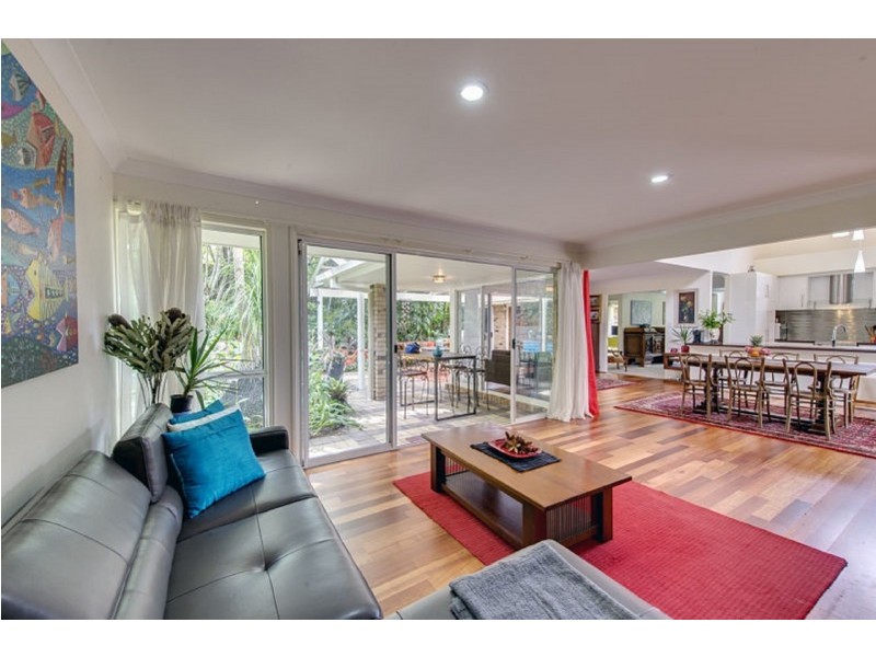 141 Mirbelia St West, Kenmore Hills QLD 4069