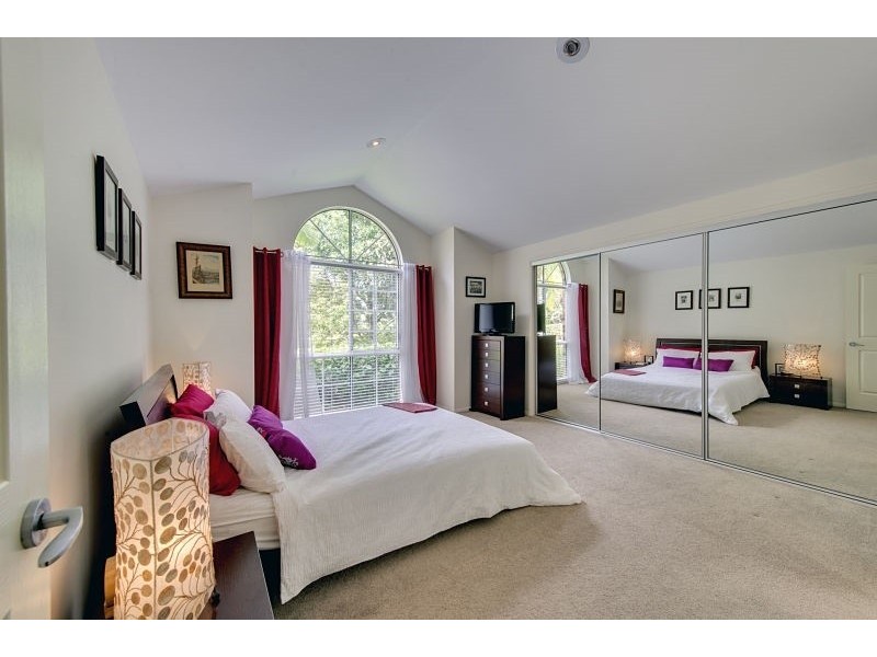 141 Mirbelia St West, Kenmore Hills QLD 4069