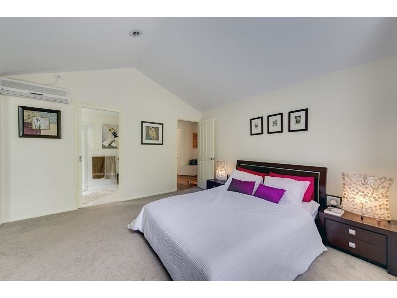 141 Mirbelia St West, Kenmore Hills QLD 4069