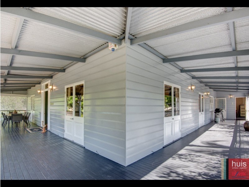 21 Rosewood St, Bardon QLD 4065