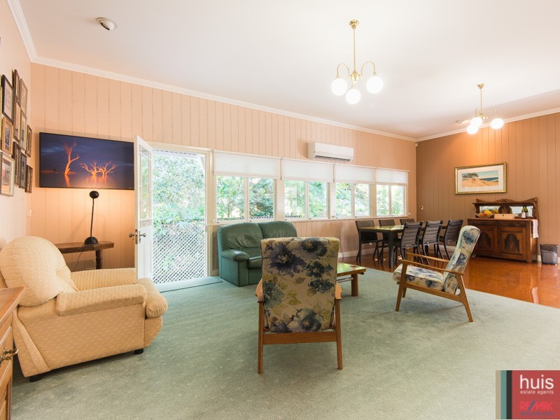 21 Rosewood St, Bardon QLD 4065