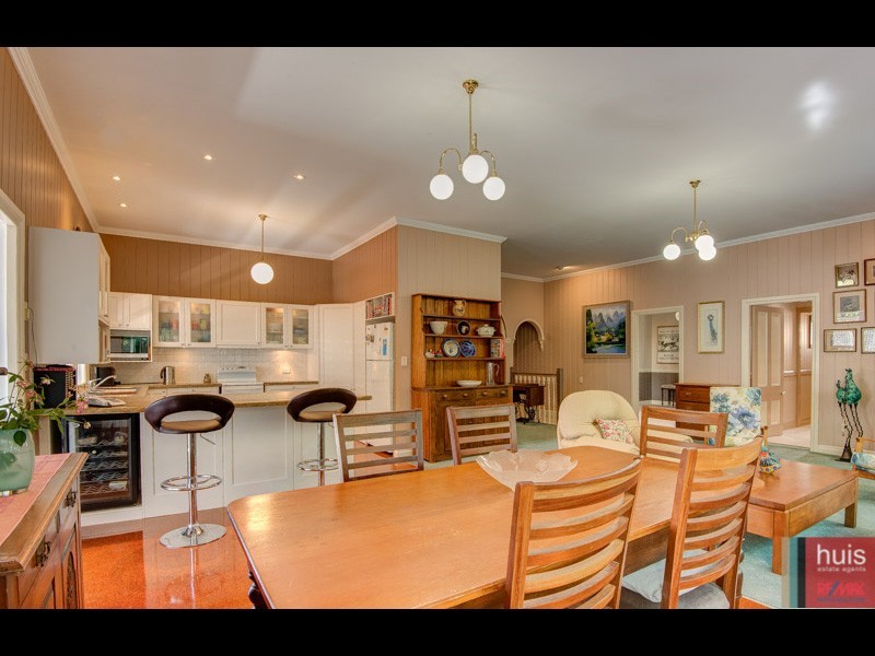 21 Rosewood St, Bardon QLD 4065