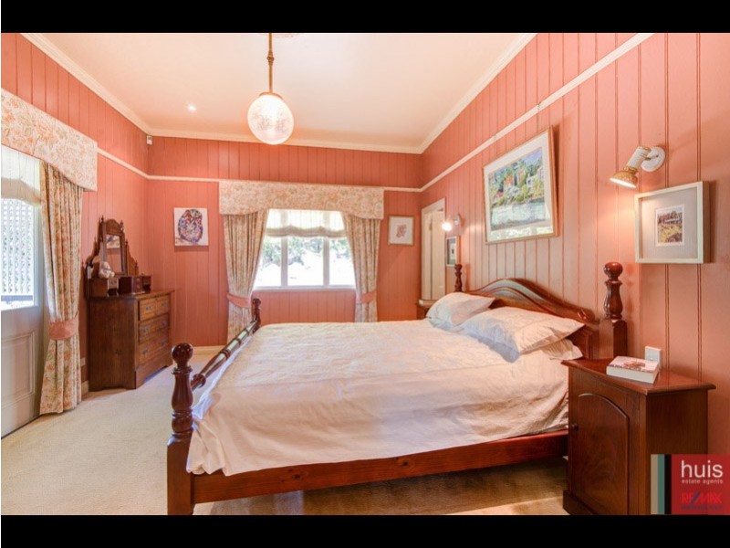 21 Rosewood St, Bardon QLD 4065