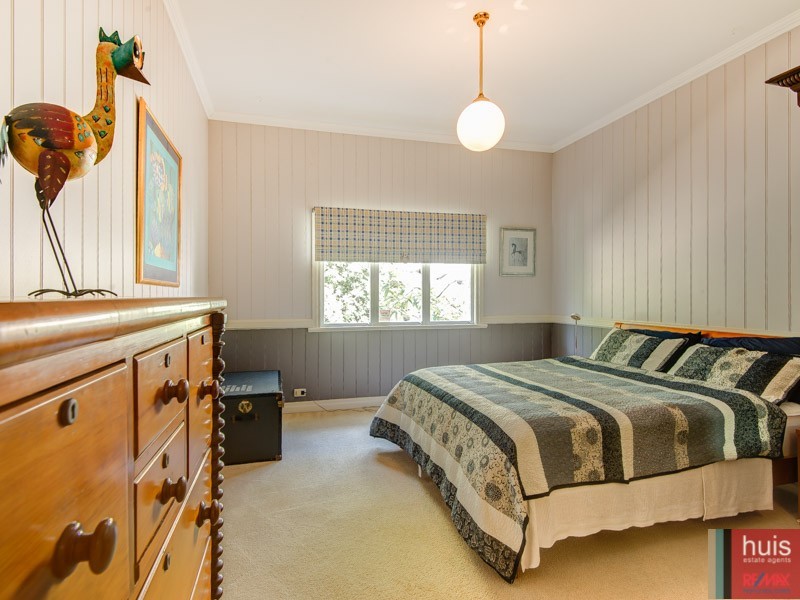 21 Rosewood St, Bardon QLD 4065