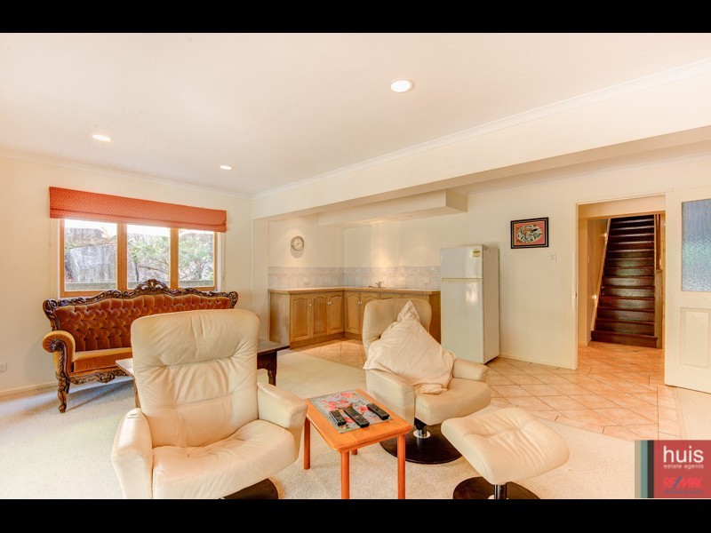 21 Rosewood St, Bardon QLD 4065