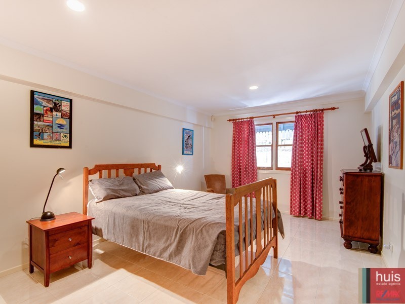 21 Rosewood St, Bardon QLD 4065