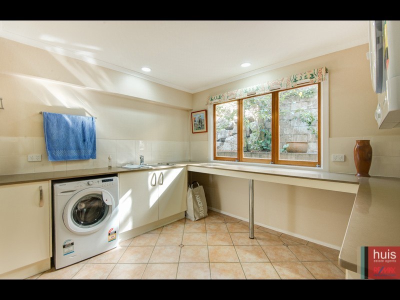 21 Rosewood St, Bardon QLD 4065