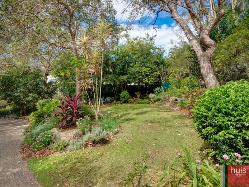 21 Rosewood St, Bardon QLD 4065