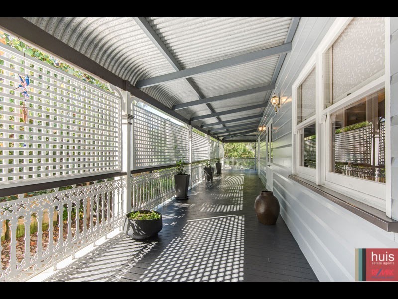 21 Rosewood St, Bardon QLD 4065