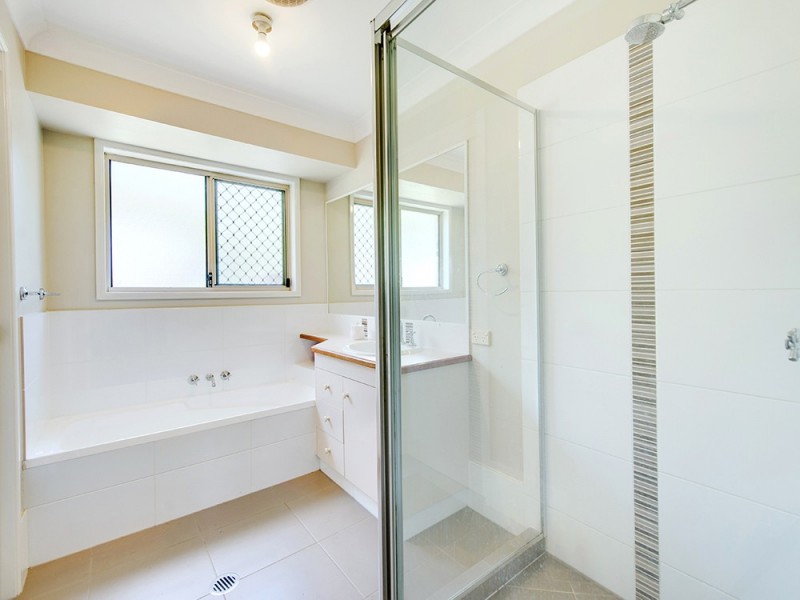 46 Acorn Cct, Forest Lake QLD 4078