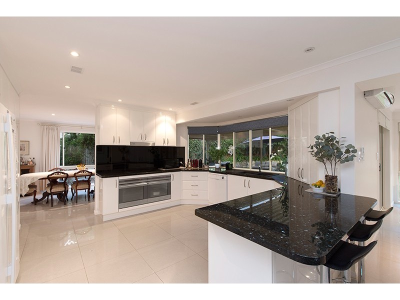 7 Boyd Terrace, Brookfield QLD 4069