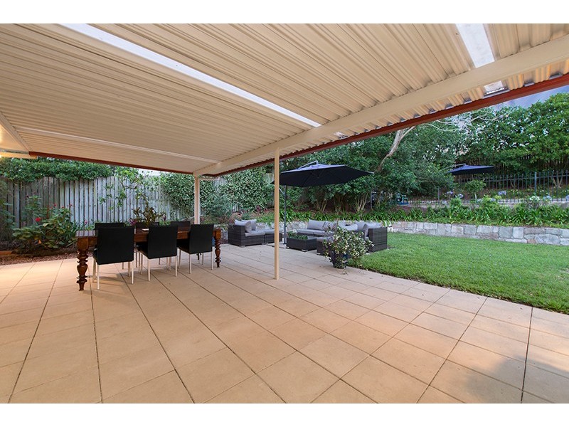 7 Boyd Terrace, Brookfield QLD 4069