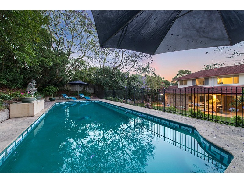 7 Boyd Terrace, Brookfield QLD 4069