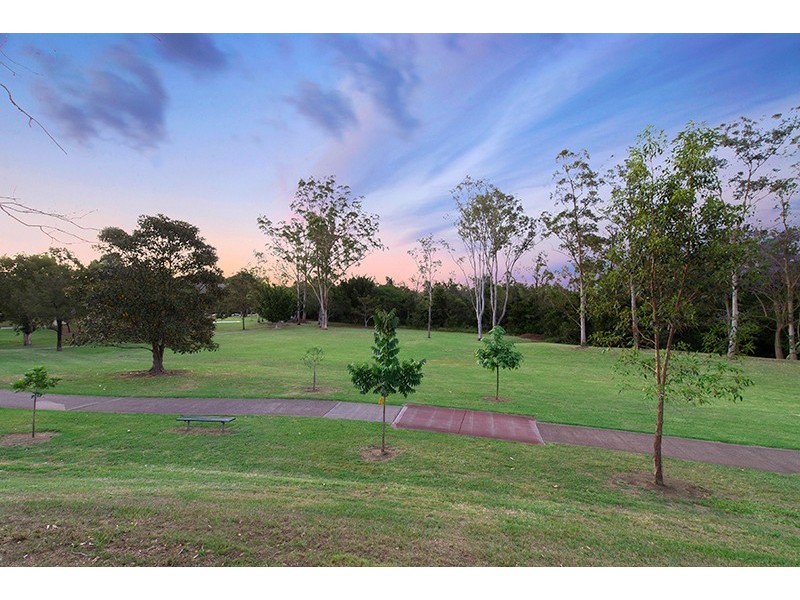 7 Boyd Terrace, Brookfield QLD 4069