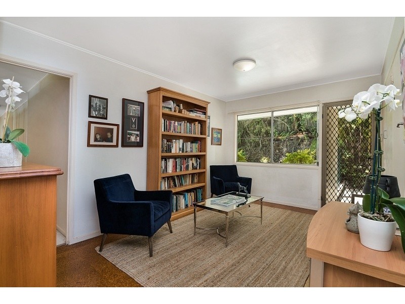 7 St David St, Kenmore QLD 4069