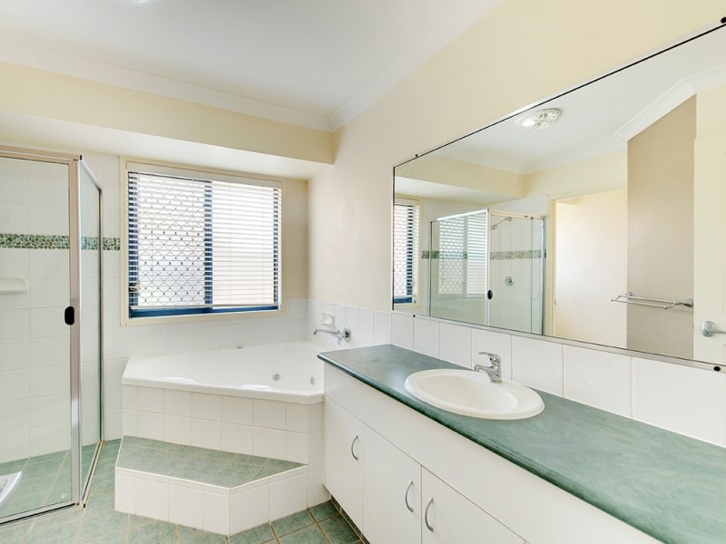 26 Kondalilla Pde, Forest Lake QLD 4078