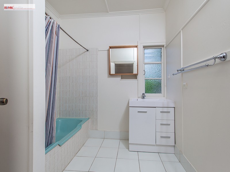 27 Stuartholme Road, Bardon QLD 4065