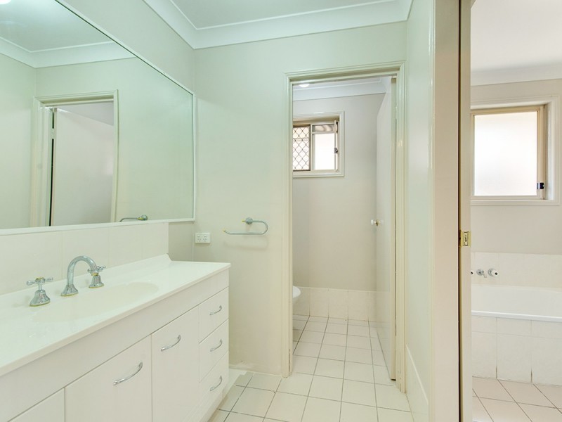 7 Ornata Place, Forest Lake QLD 4078