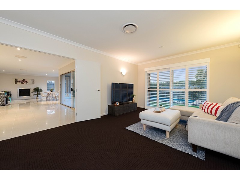 42 Sandpiper Avenue, North Lakes QLD 4509